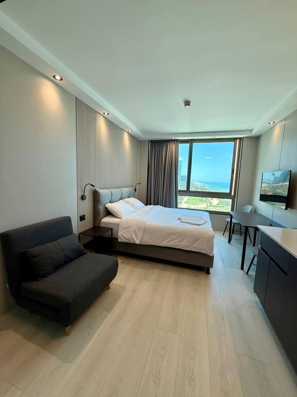 Studio with Spa Bath