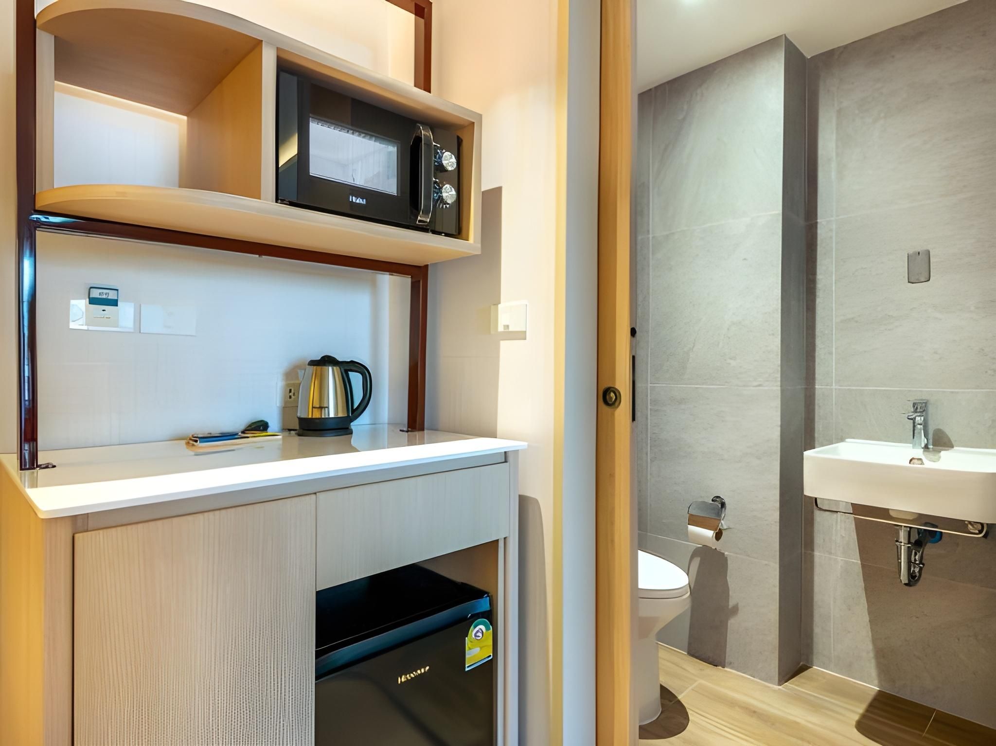 Salaya One Hotel & Service Apartment Japanese Triple Room 2