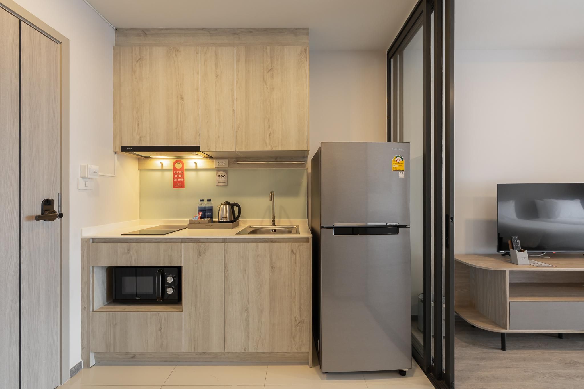 Salaya One Hotel & Service Apartment Deluxe King Bed - Non-Smoking 3