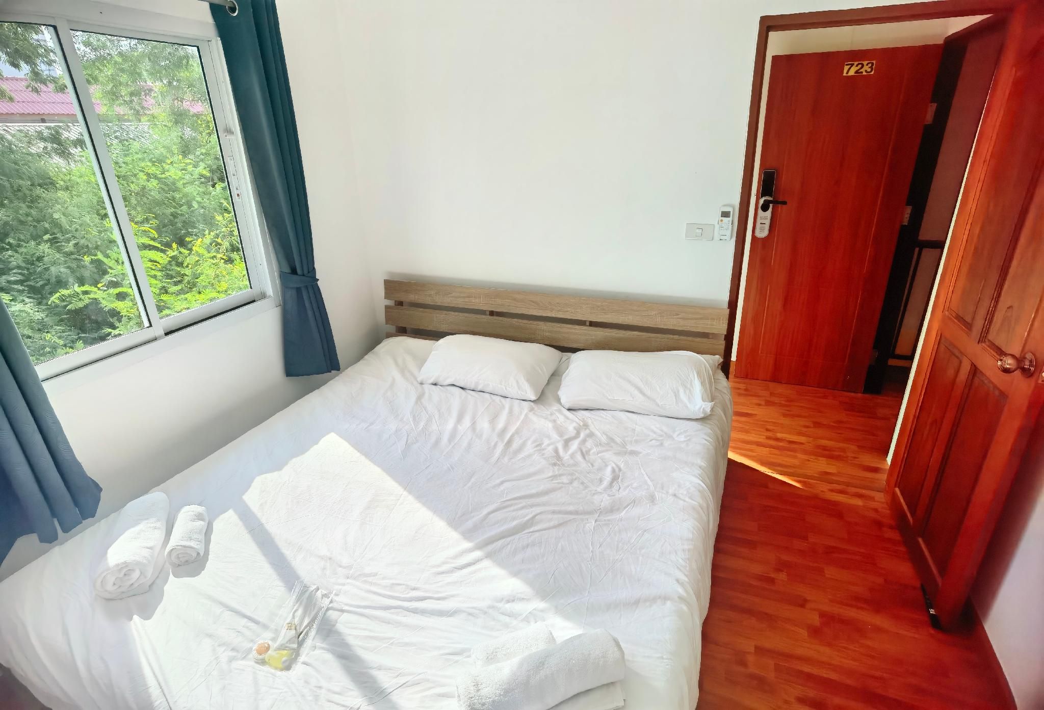 Private Queen Room with Private Bathroom