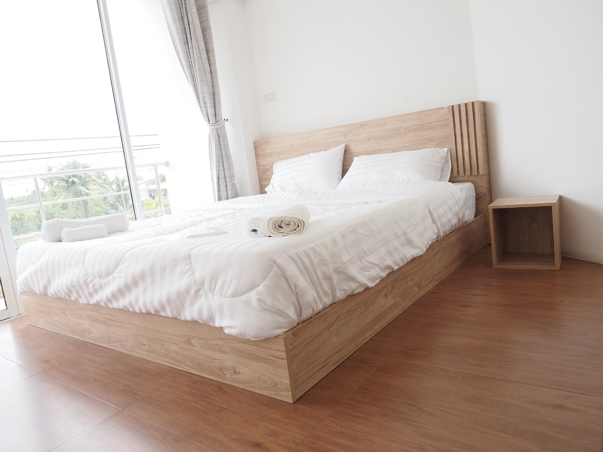 YYK Holiday Rooms 2 Bedroom Apartment, Balcony