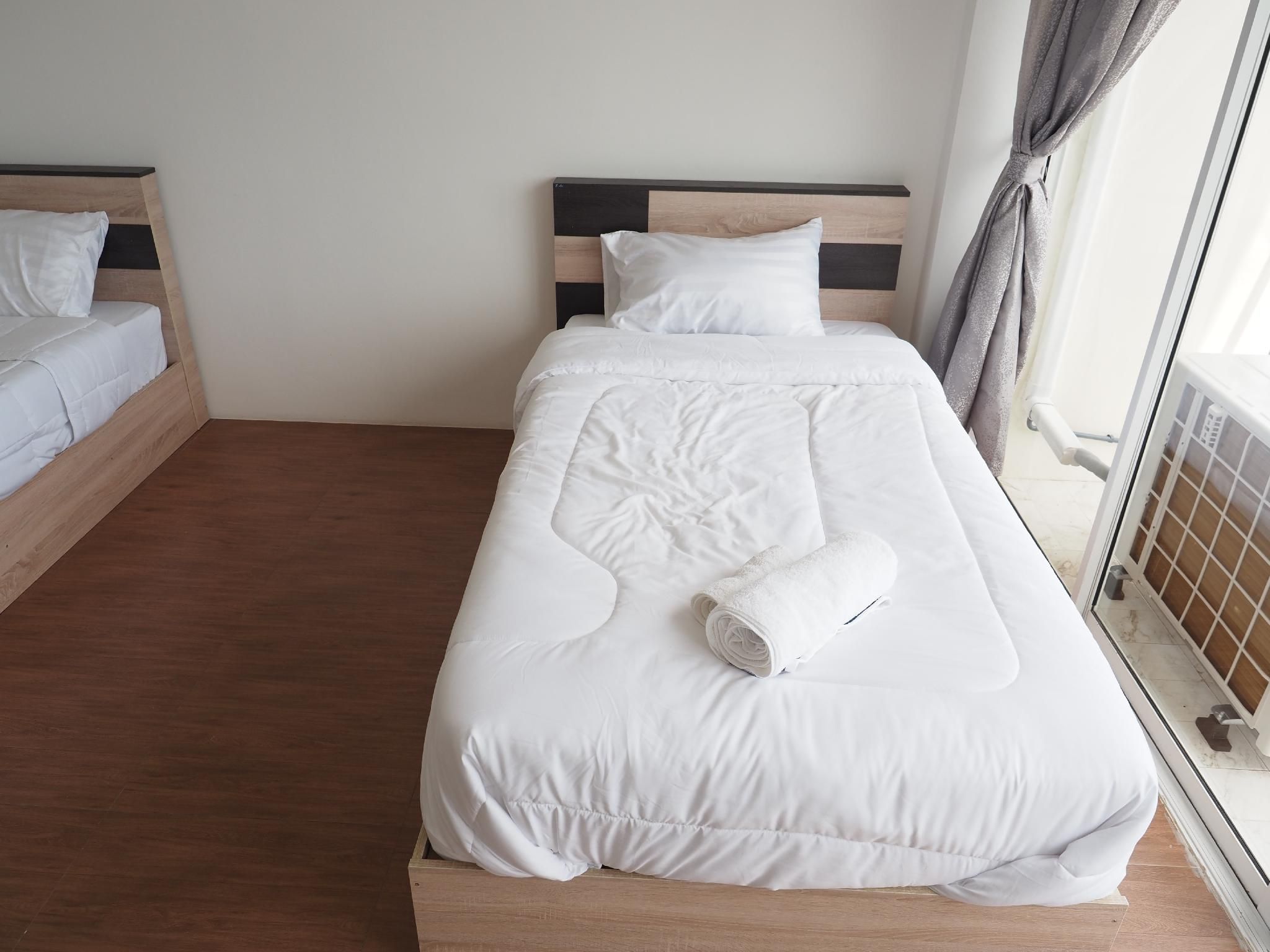 YYK Holiday Rooms Twin Room Shared Bathroom 3