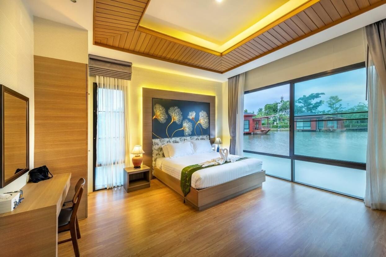 Triple Room with View