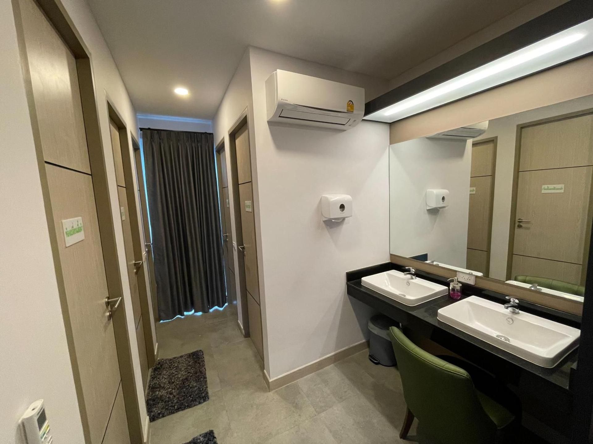 Mixed Dormitory Room