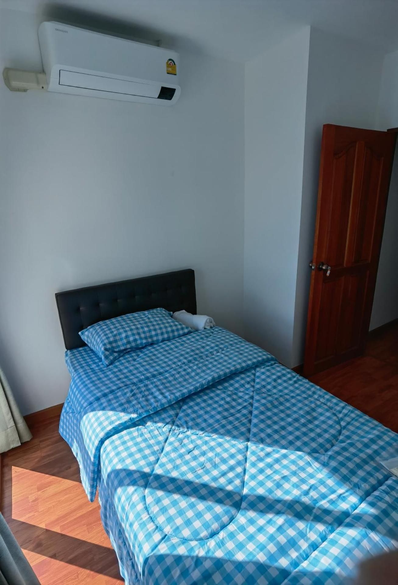 Single Room with Shared Shower and Toilet