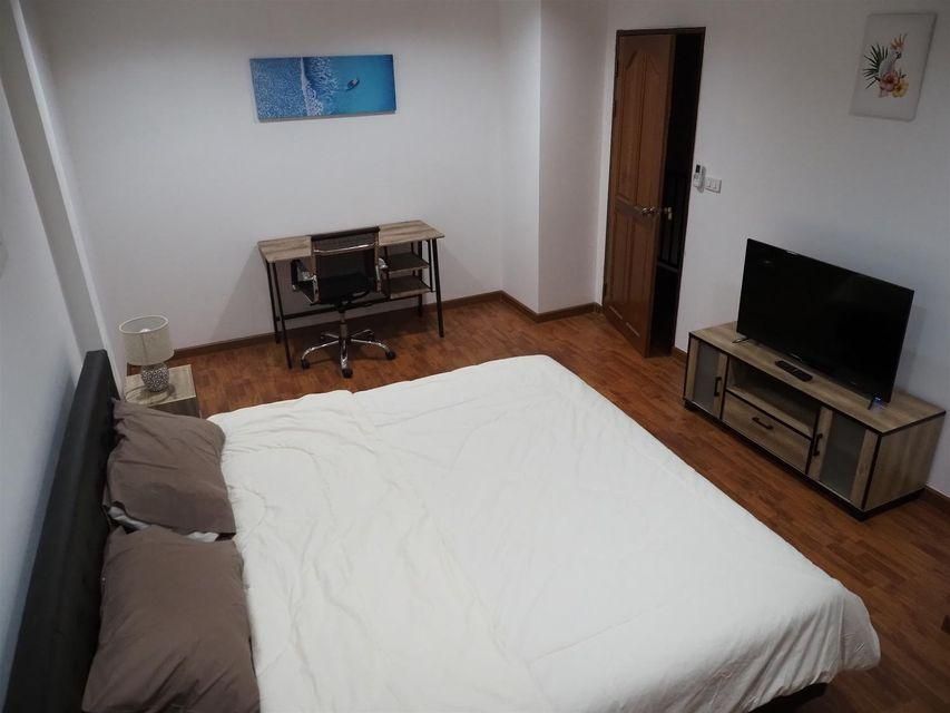 Standard Double Room with Shared Bathroom
