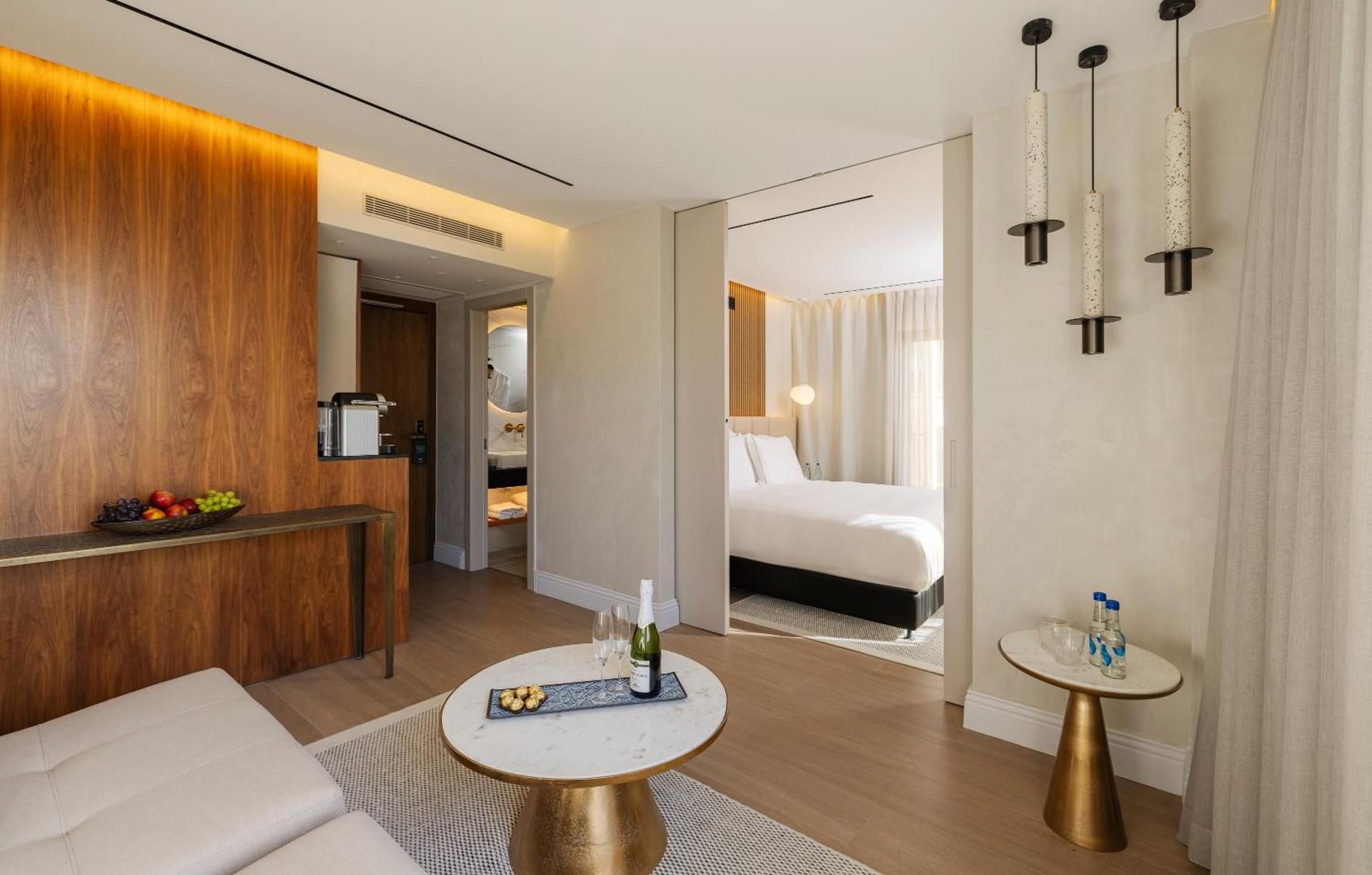 Junior Suite - Partial Sea View