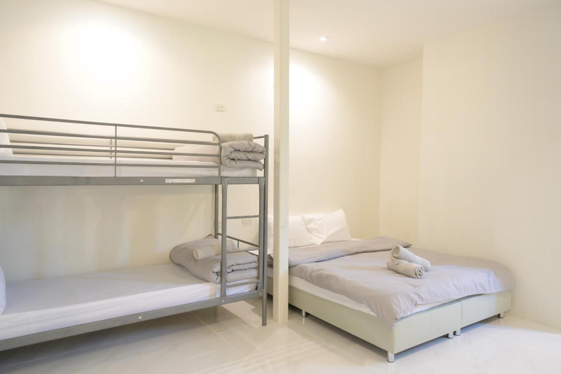 Nap77 Deluxe Quadruple Room 2