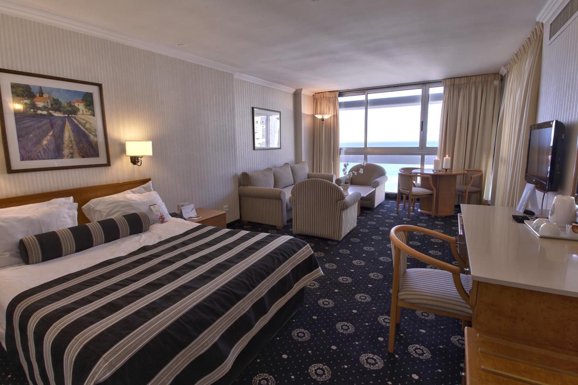 Junior Suite with balcony and sea view