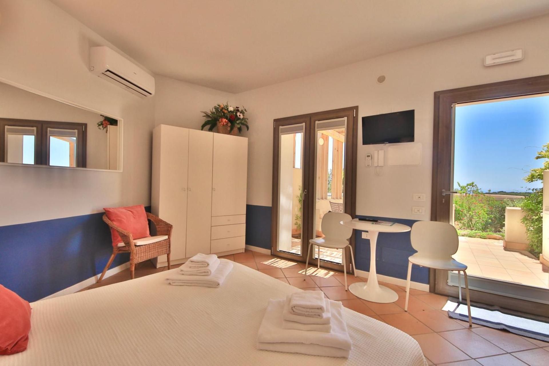 Deluxe Double Room with Balcony and Sea View