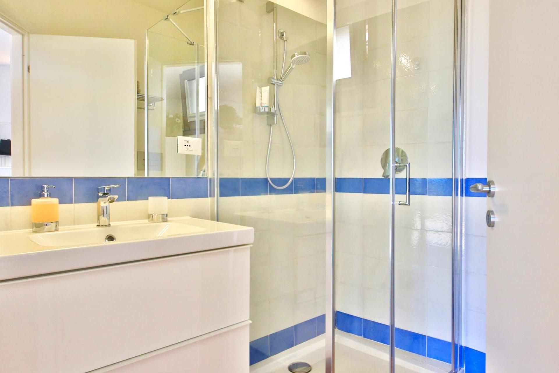 Deluxe Double Room with Balcony and Sea View