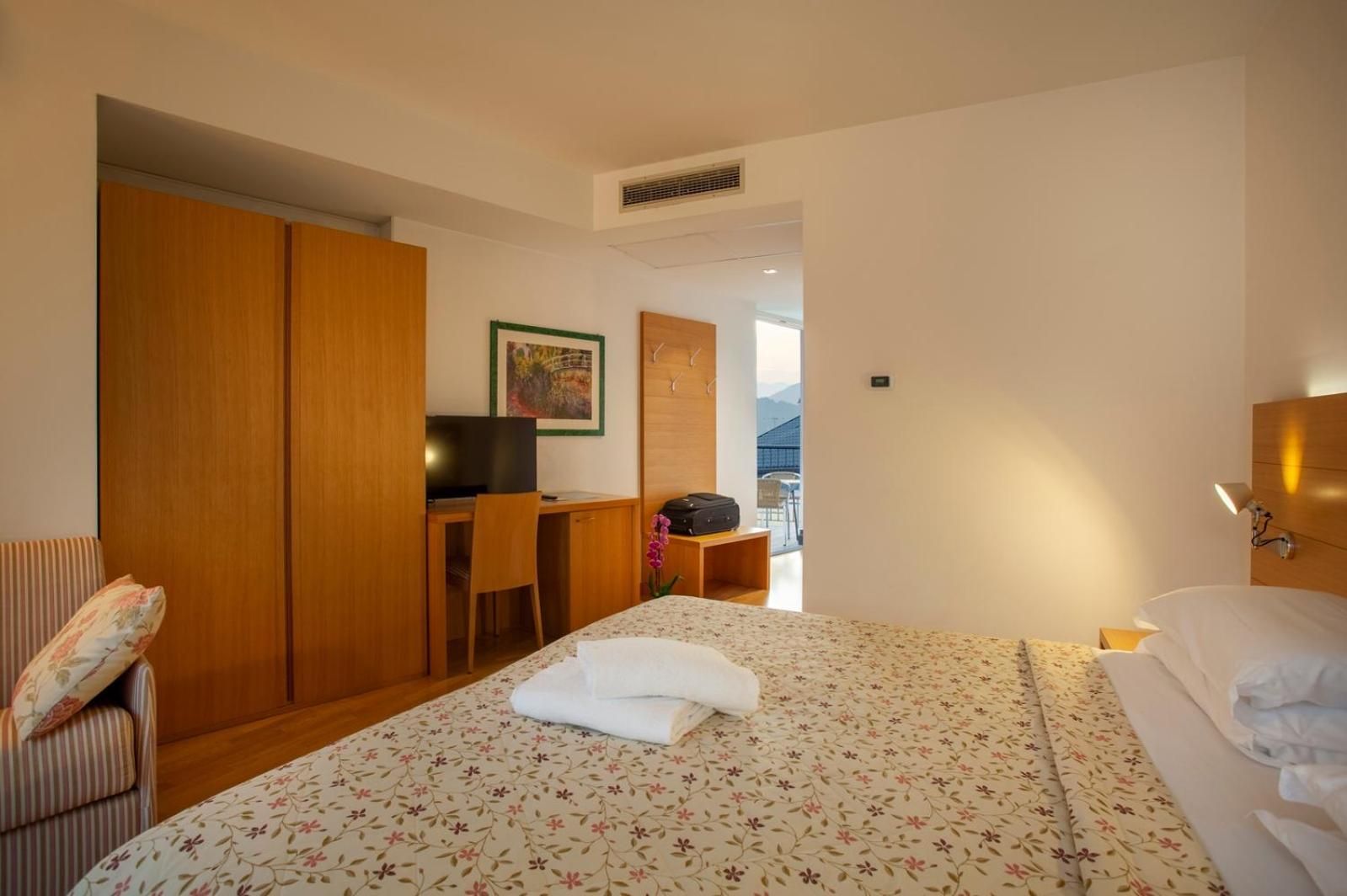 Deluxe Double or Twin Room with Spa Bath