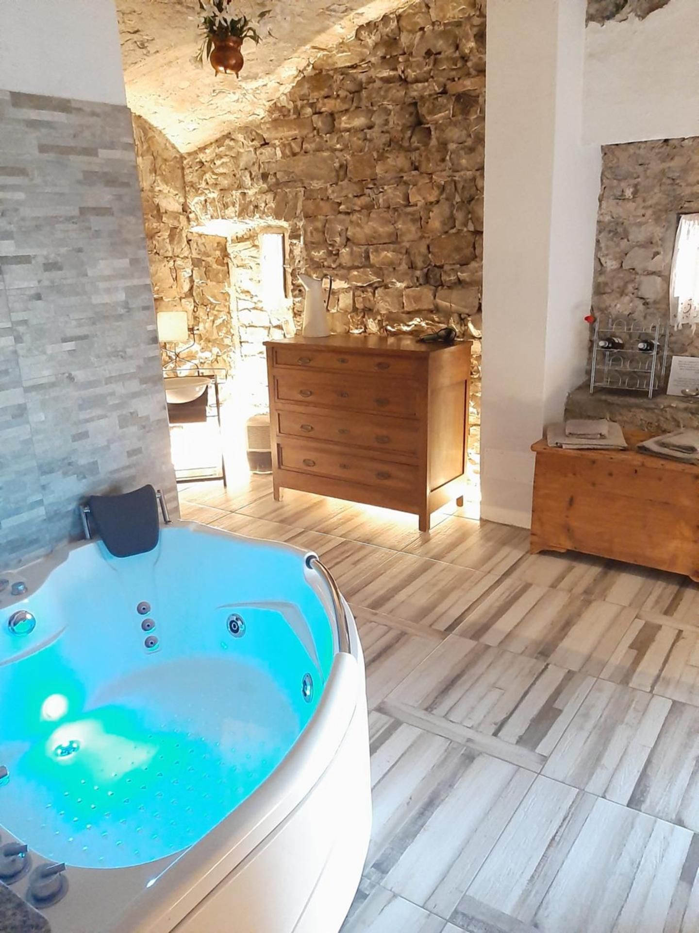 King Room with Spa Bath
