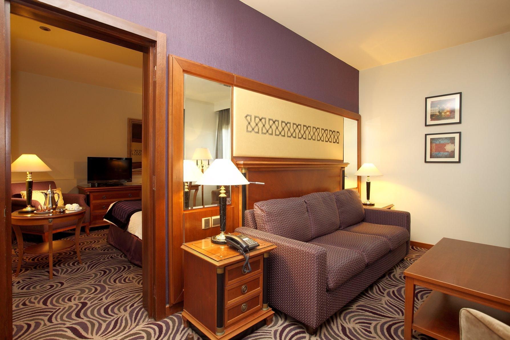 1 King 1 Bedroom Suite Smoking