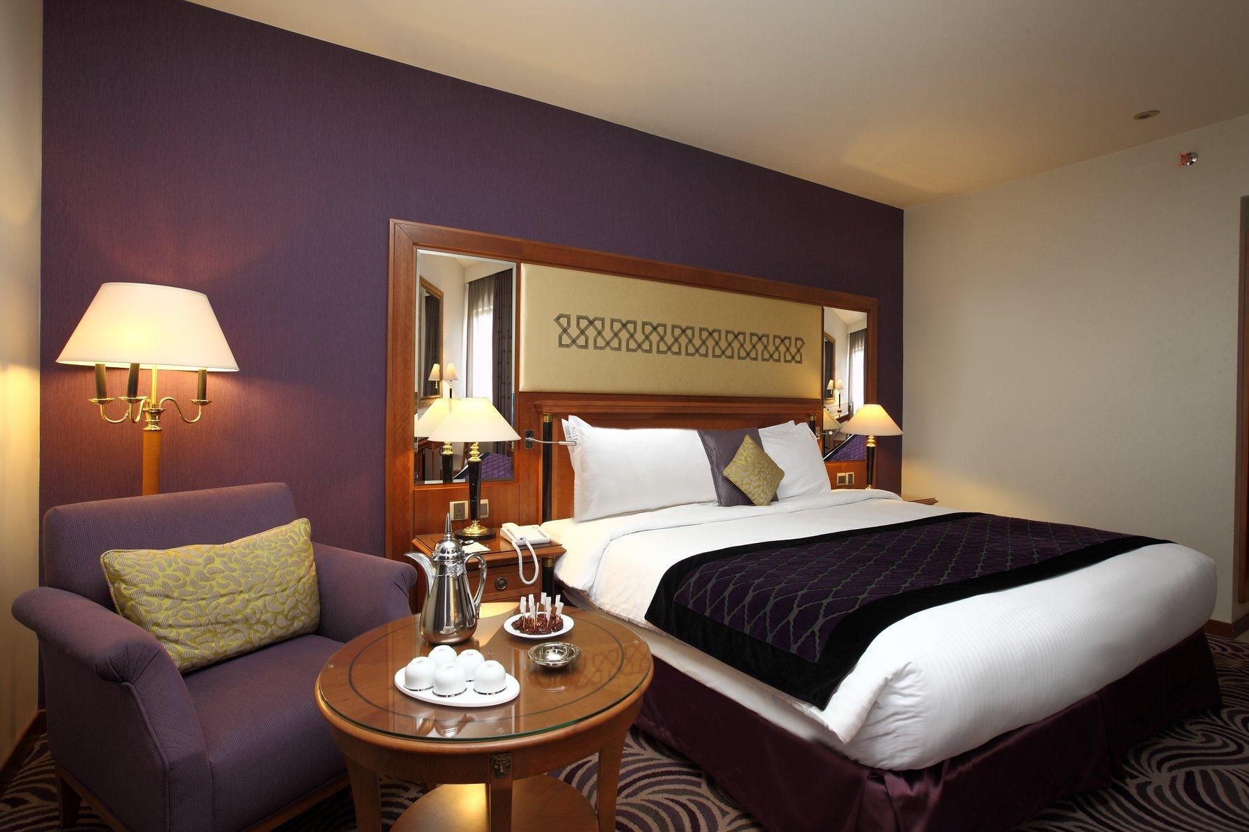 1 King Bed Standard Smoking