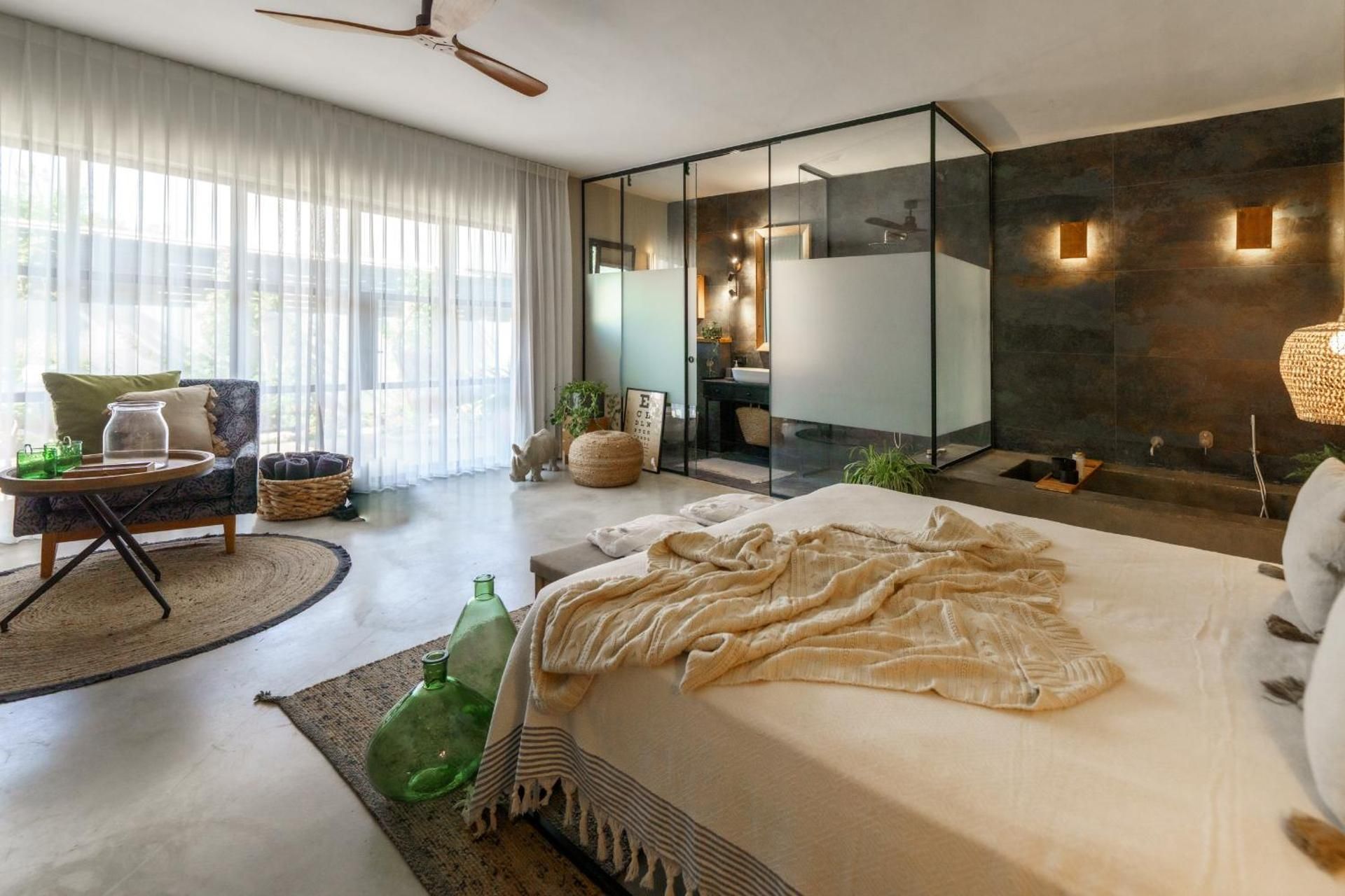 Suite with Spa Bath