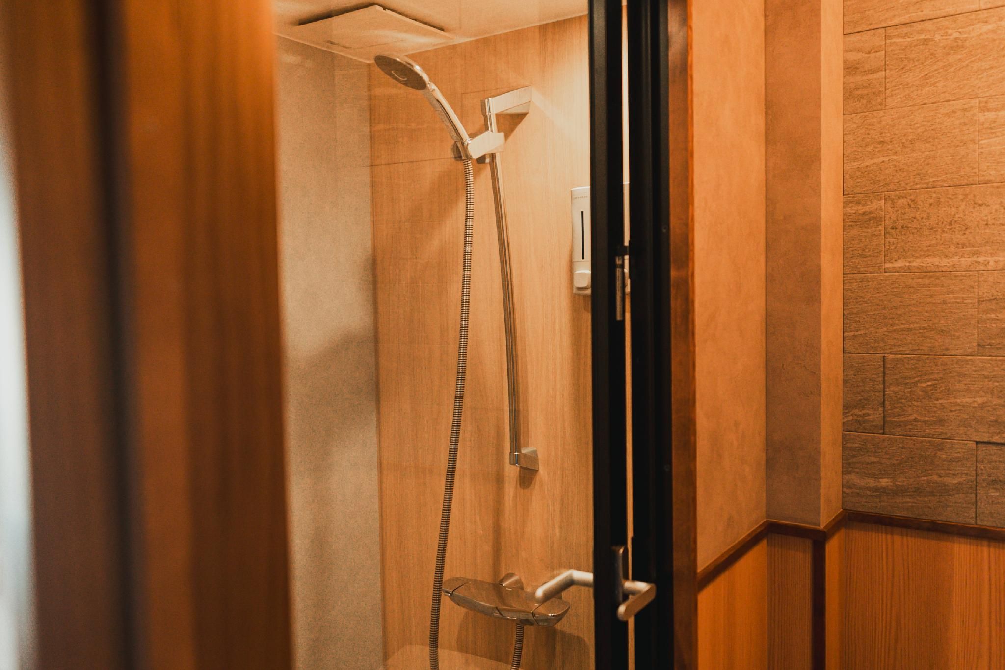 Log Hotel Triple Room 111 with En-Suite