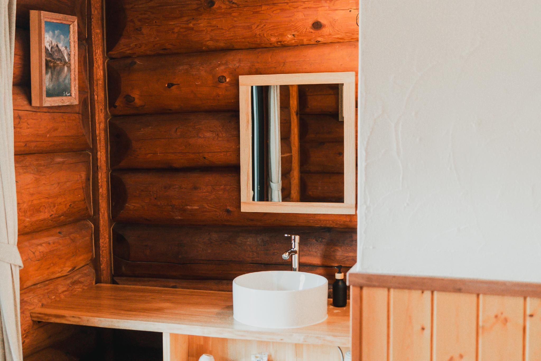 Log Hotel Twin Room 113 with En-Suite