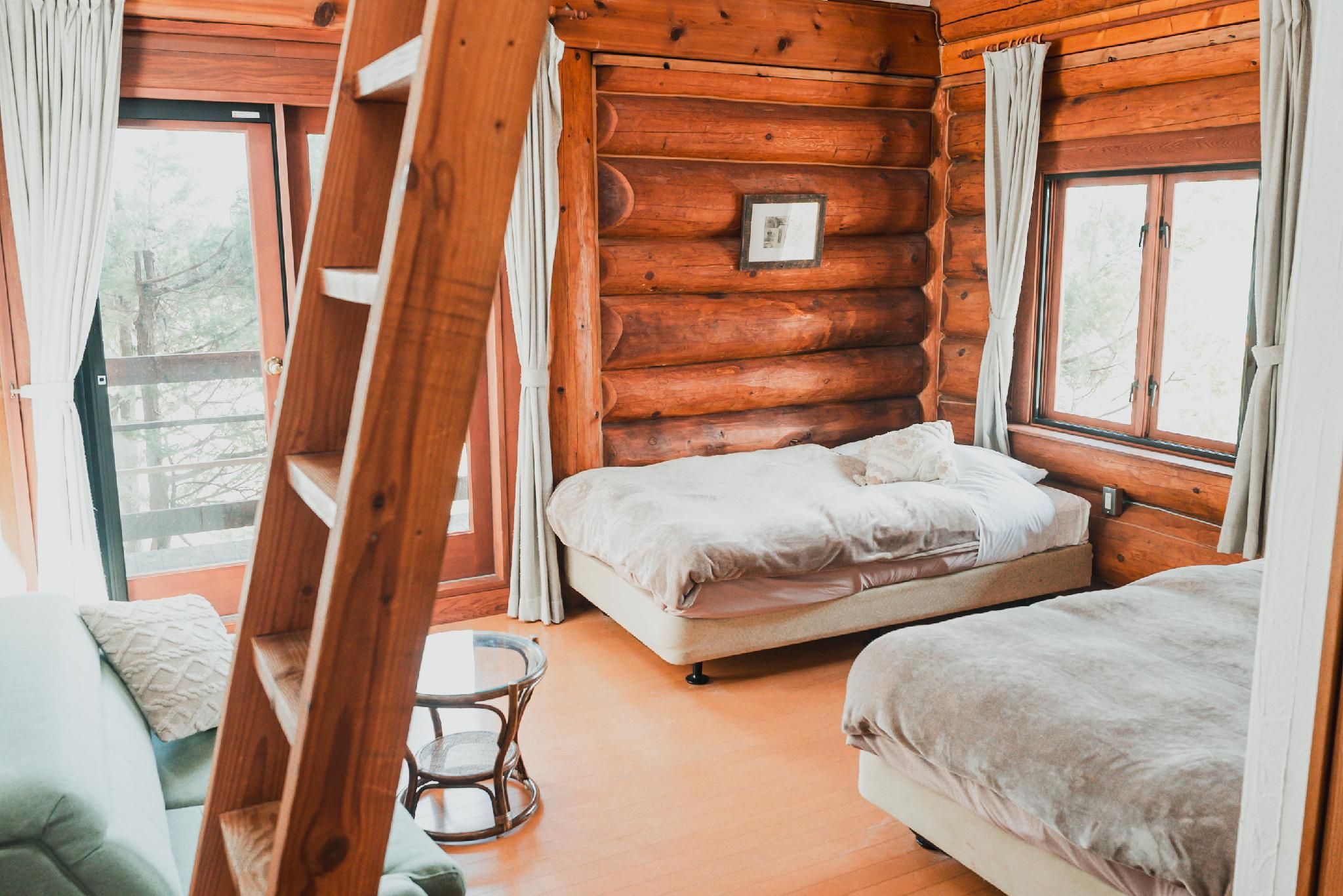 Log Hotel Twin Room 122-123 with 2 Single and 1 Sofa Bed and En-Suite
