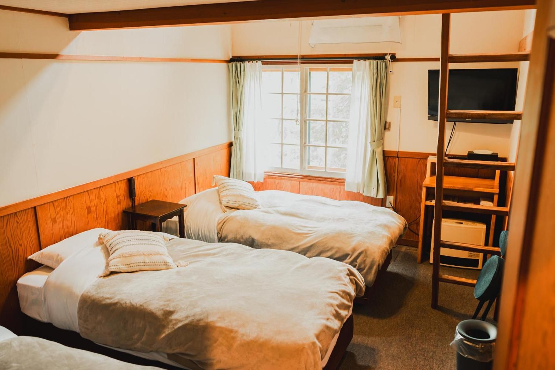Family Maisonette with Loft and Shared Bathroom - No Pets