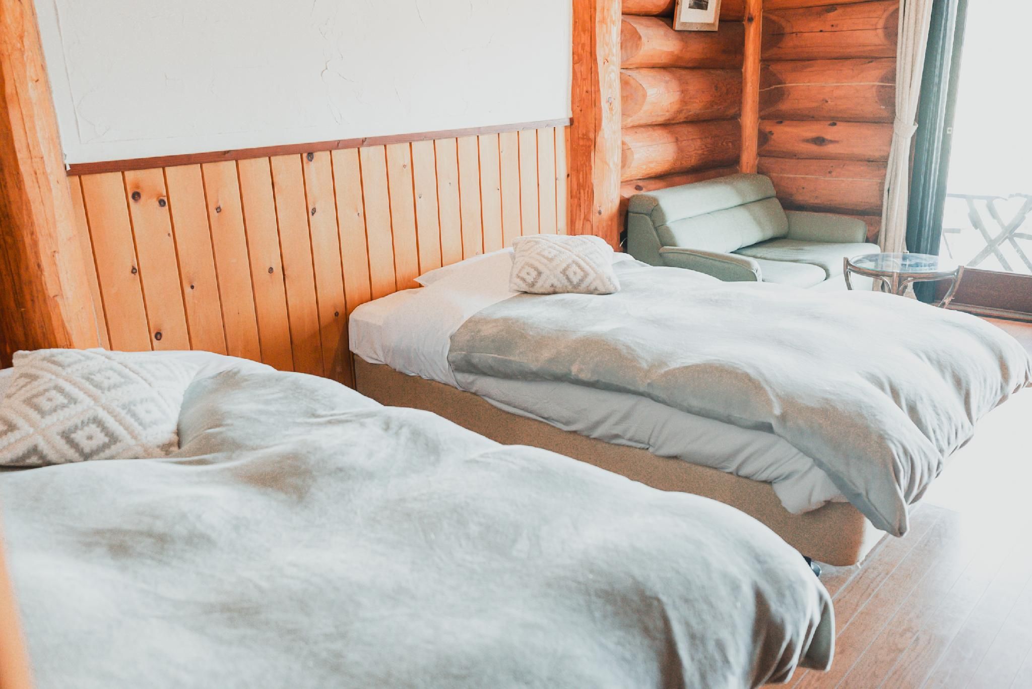 Log Hotel Twin Room 113 with En-Suite
