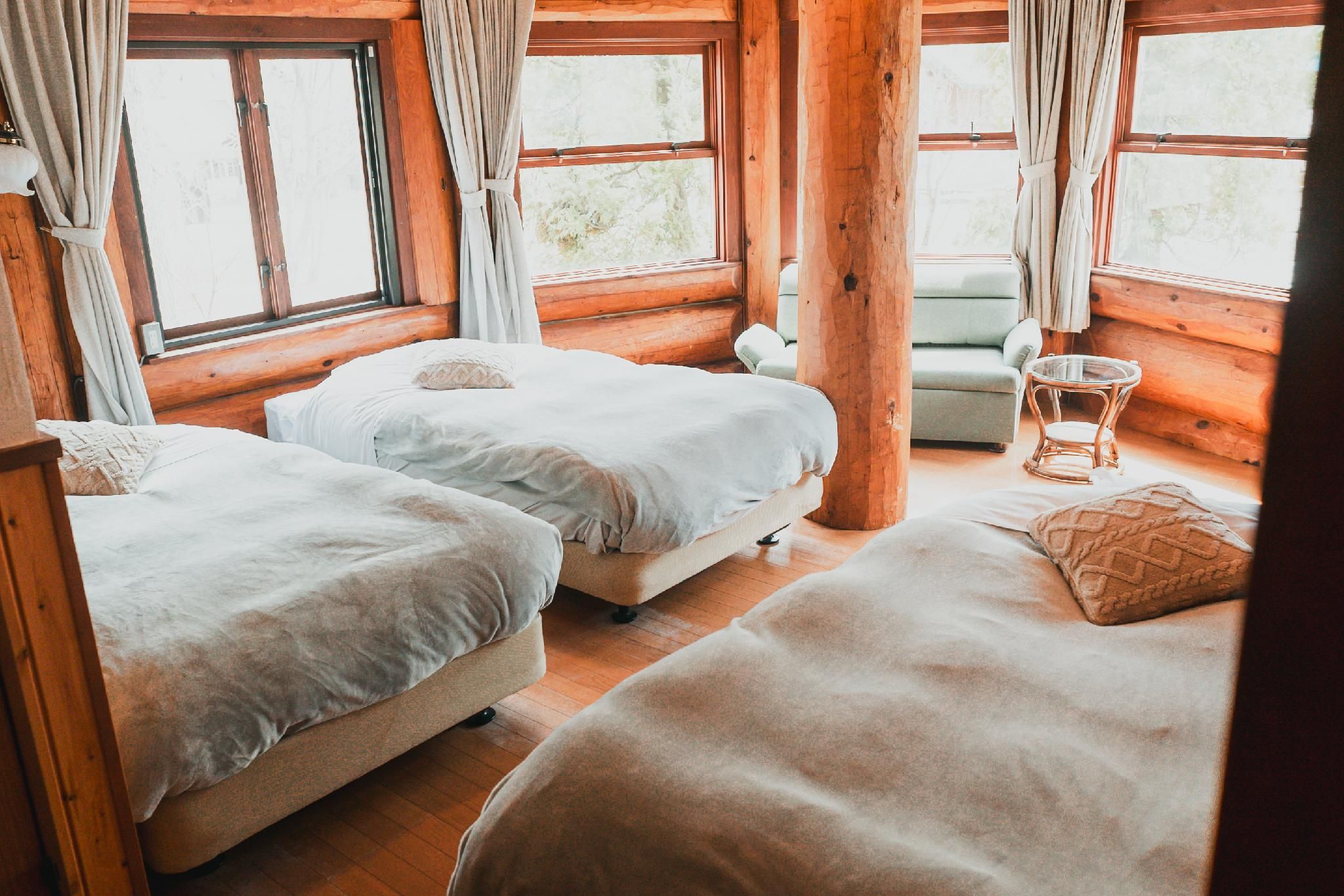 Log Hotel Triple Room 111 with En-Suite