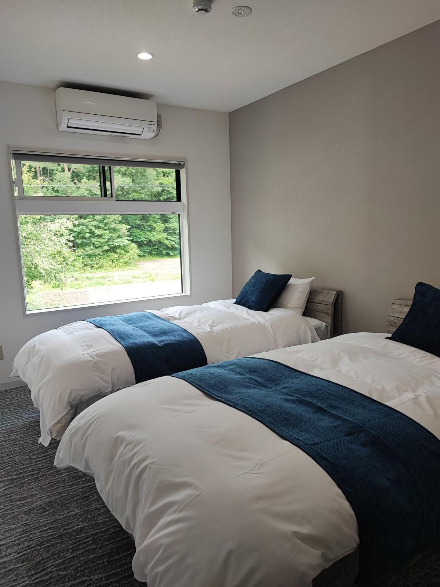 Apartment with Mountain View