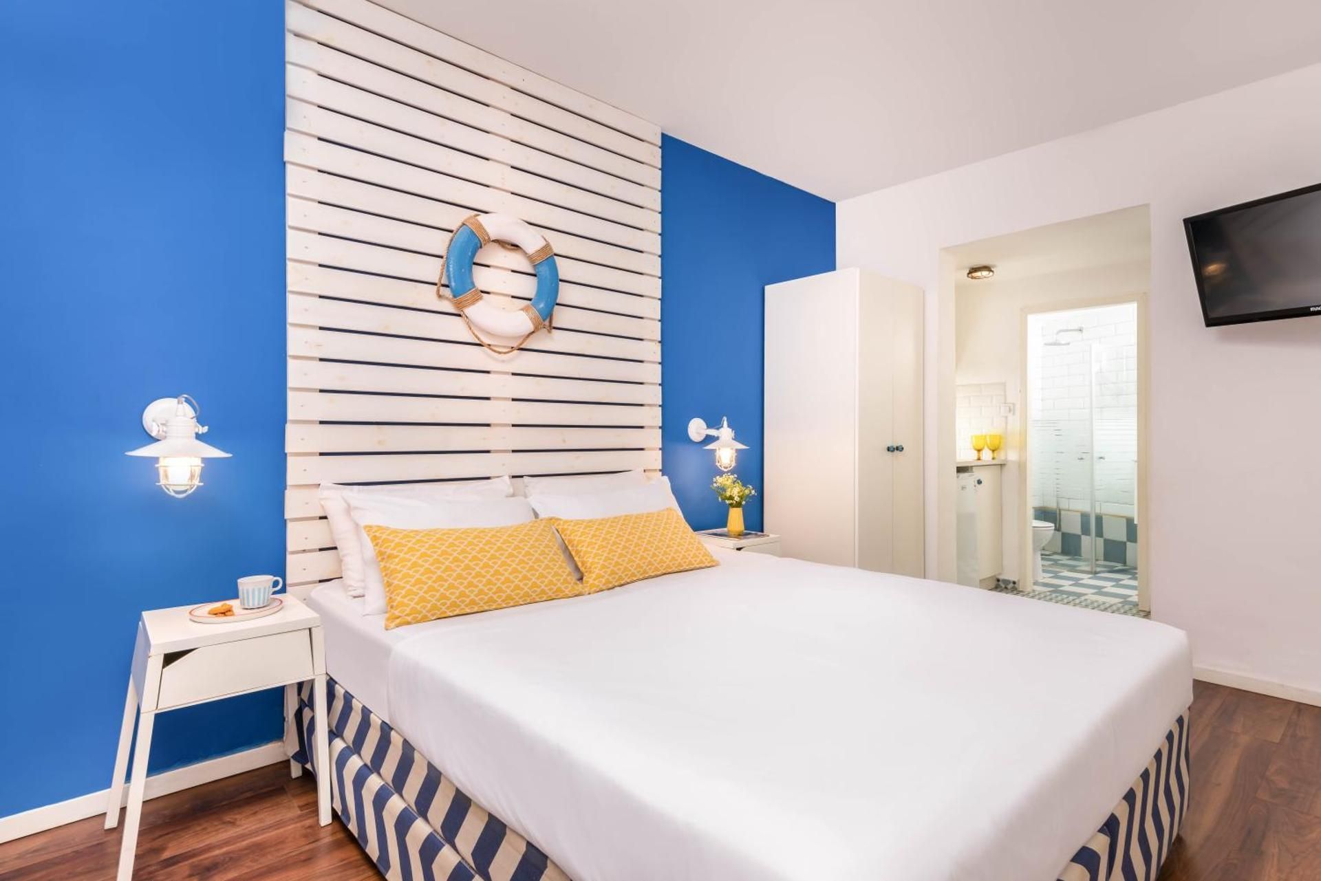 Family Studio (2 Adults + 1 Child)