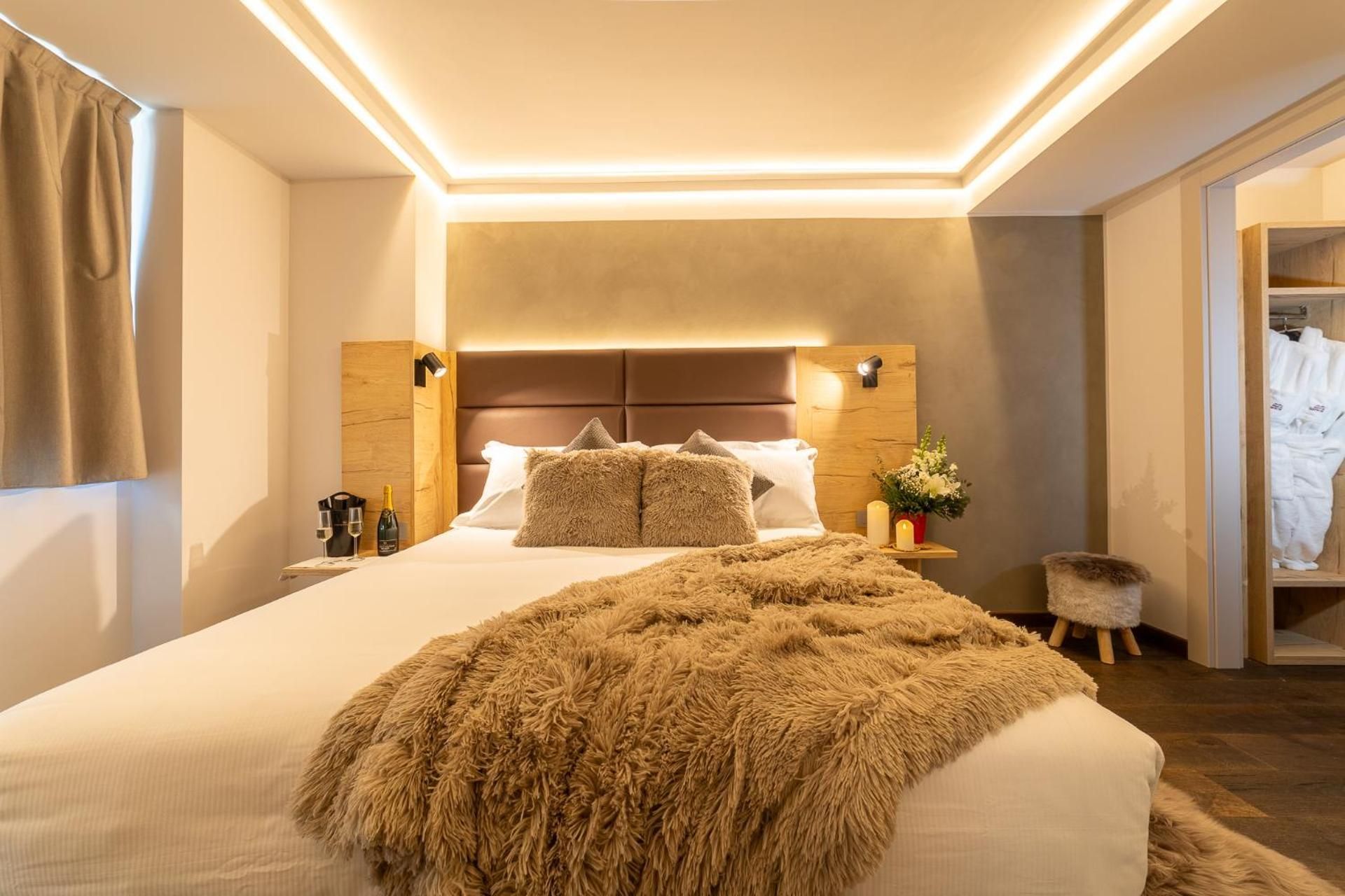 Suite with Mountain View