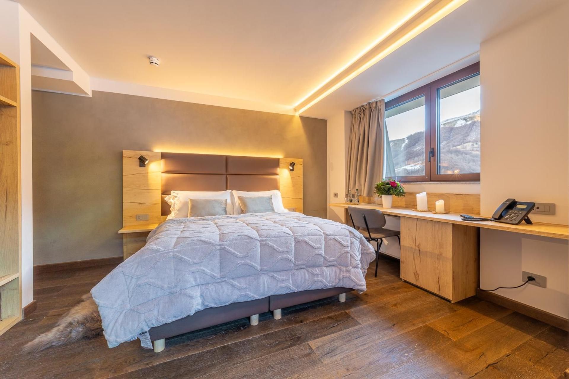 Suite with Mountain View
