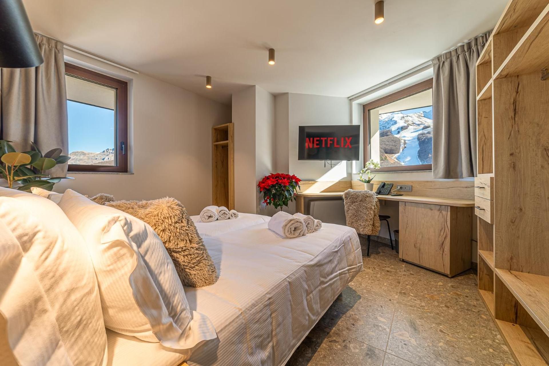Double or Twin Room with Mountain View