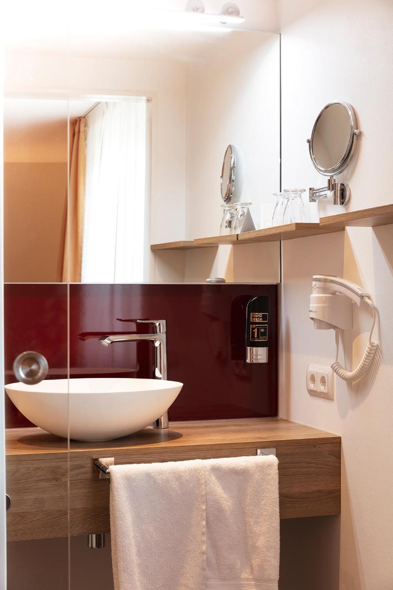 Double Room (1 Adult)