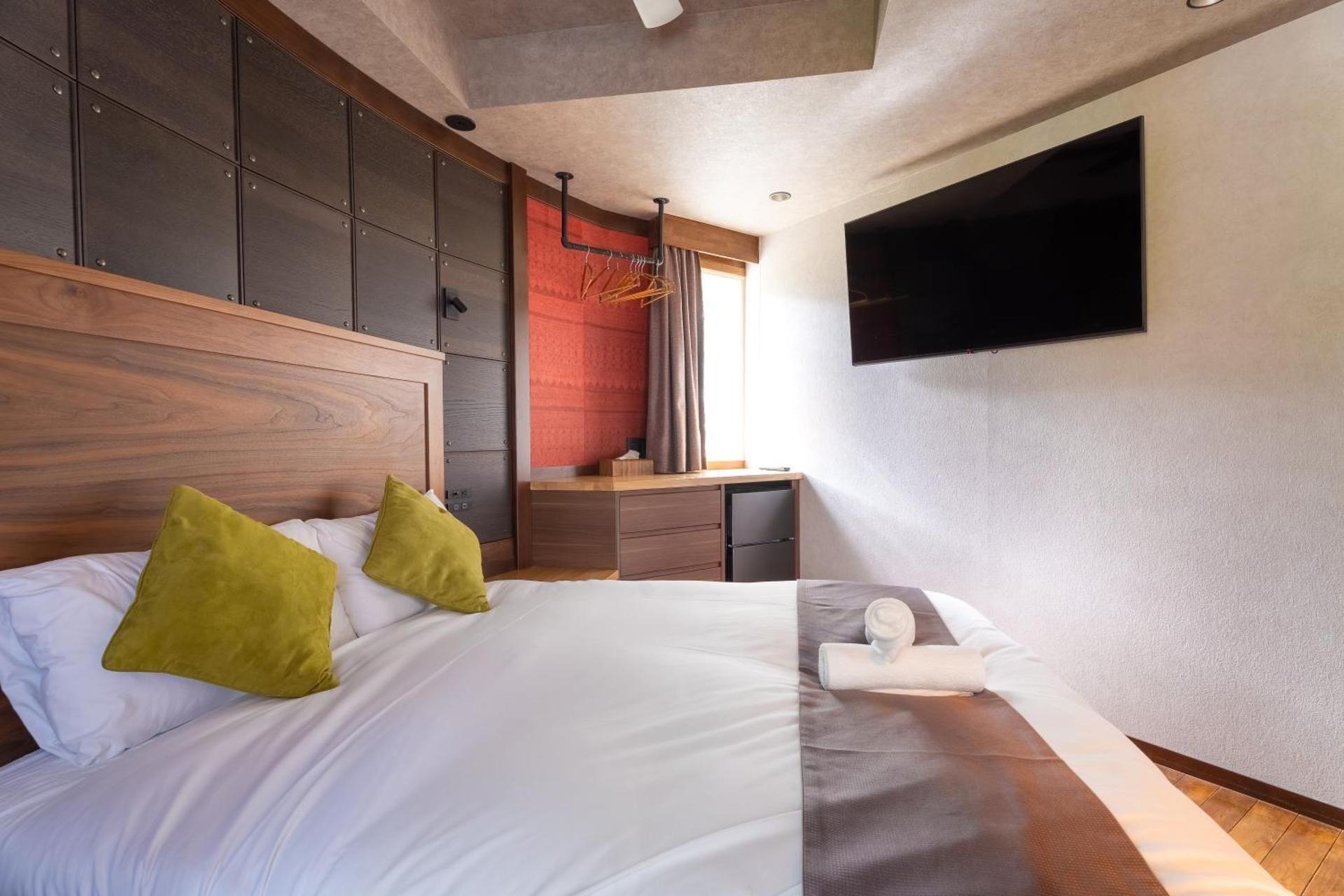 Deluxe Queen Suite