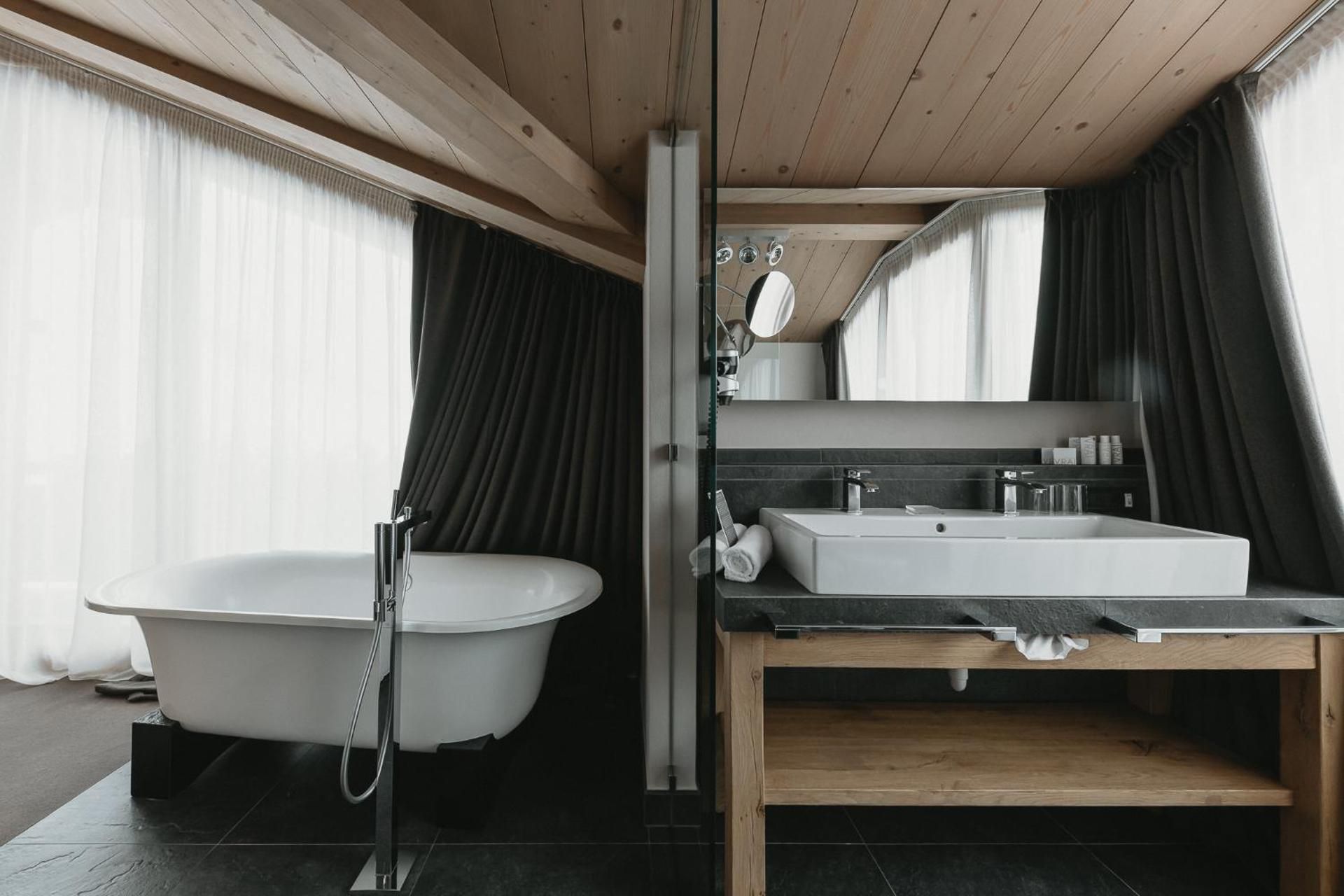 Suite with Mountain View