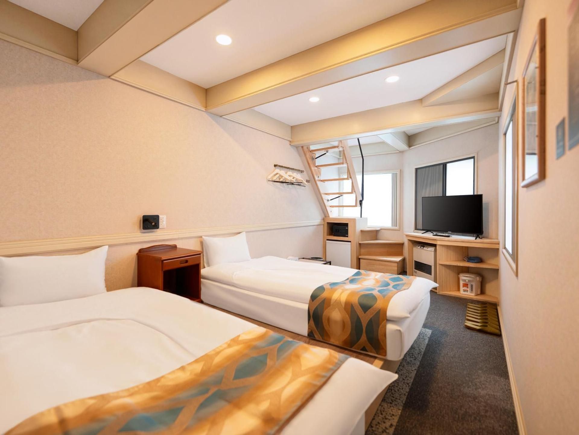 Loft Twin Room - Non-Smoking