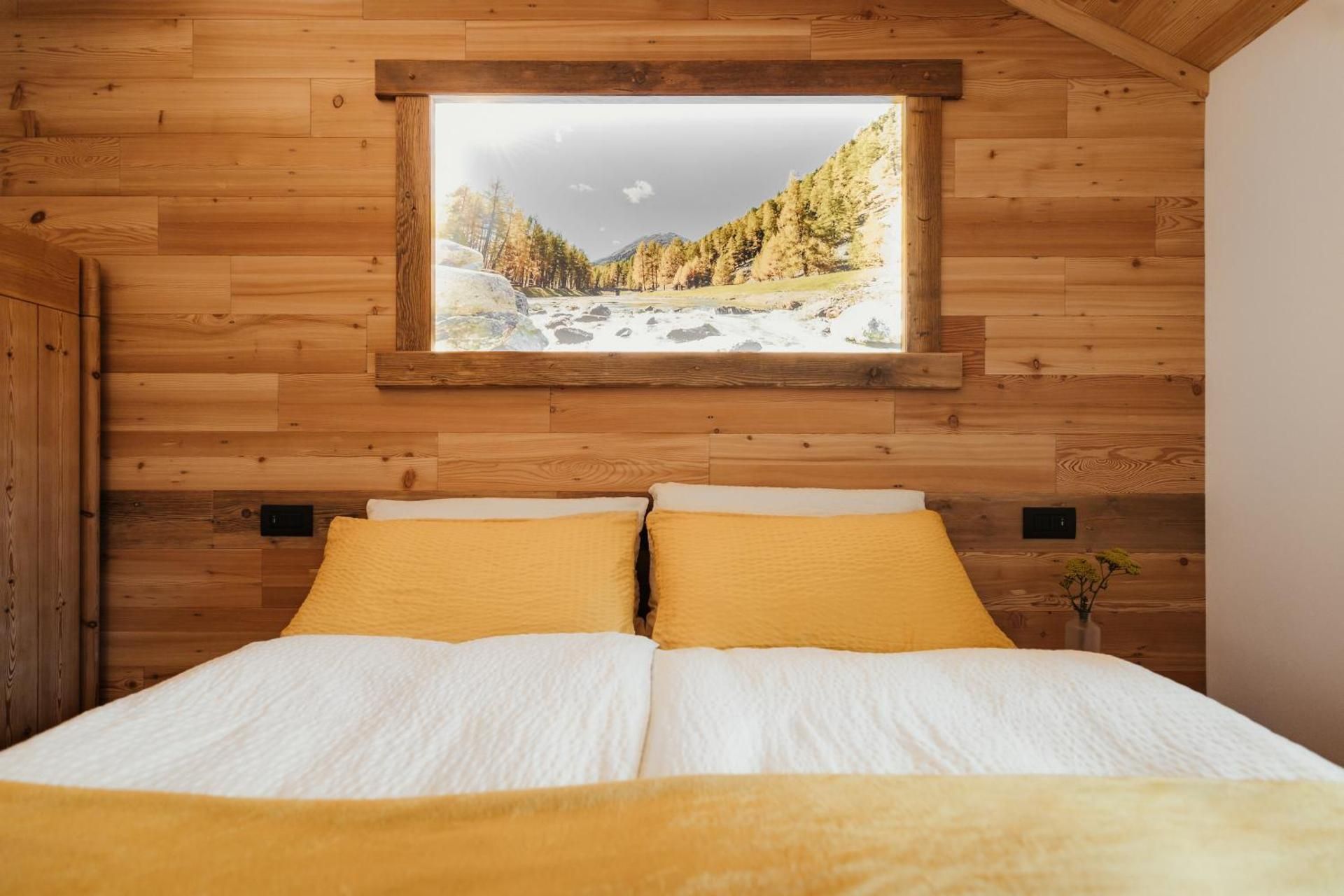 Superior One-Bedroom Apartment with Balcony