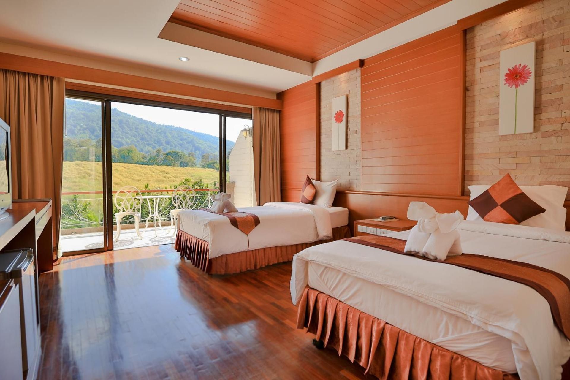 Phurua Resort Deluxe Double Room with Balcony