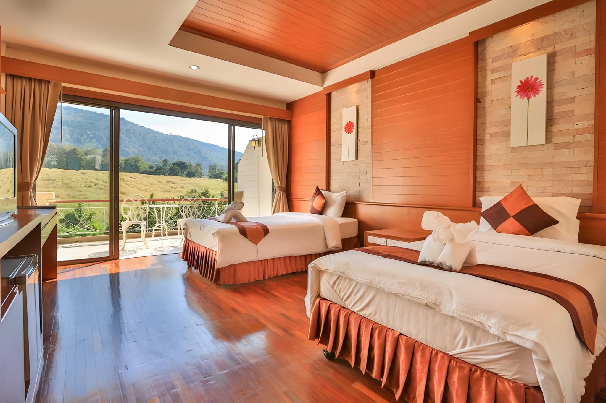 Deluxe Balcony 2 Beds