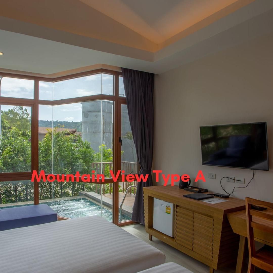 Quadruple Room with Private Bathroom