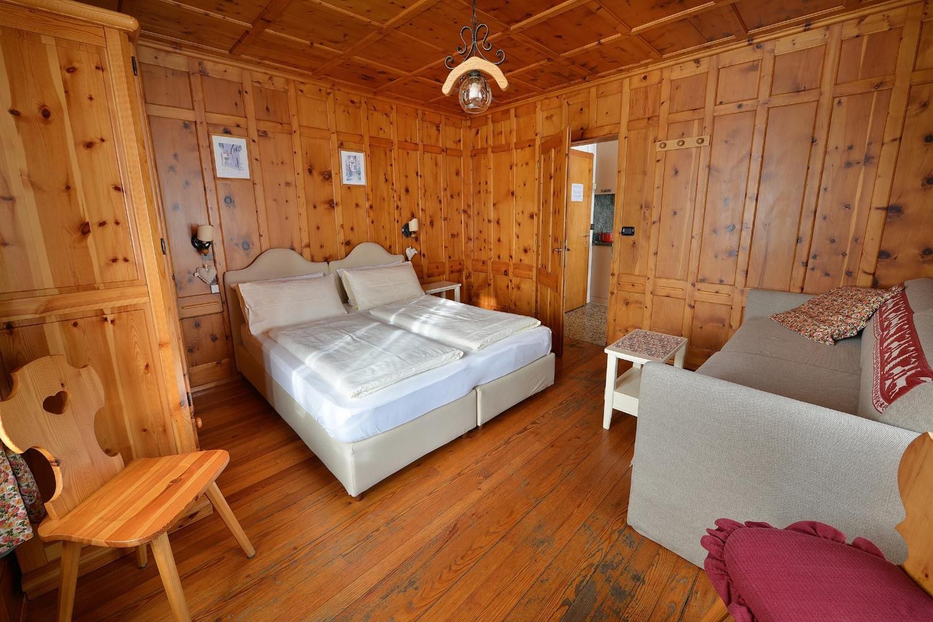 One-Bedroom Apartment with Balcony