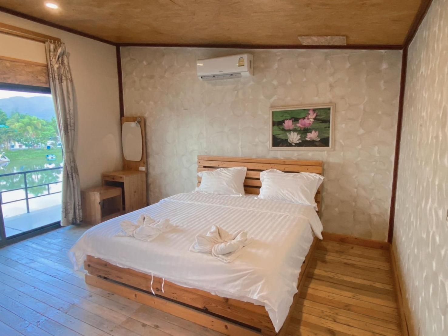 Suannamphukradueng & Resort Deluxe Room (2 Adults + 1 Child)