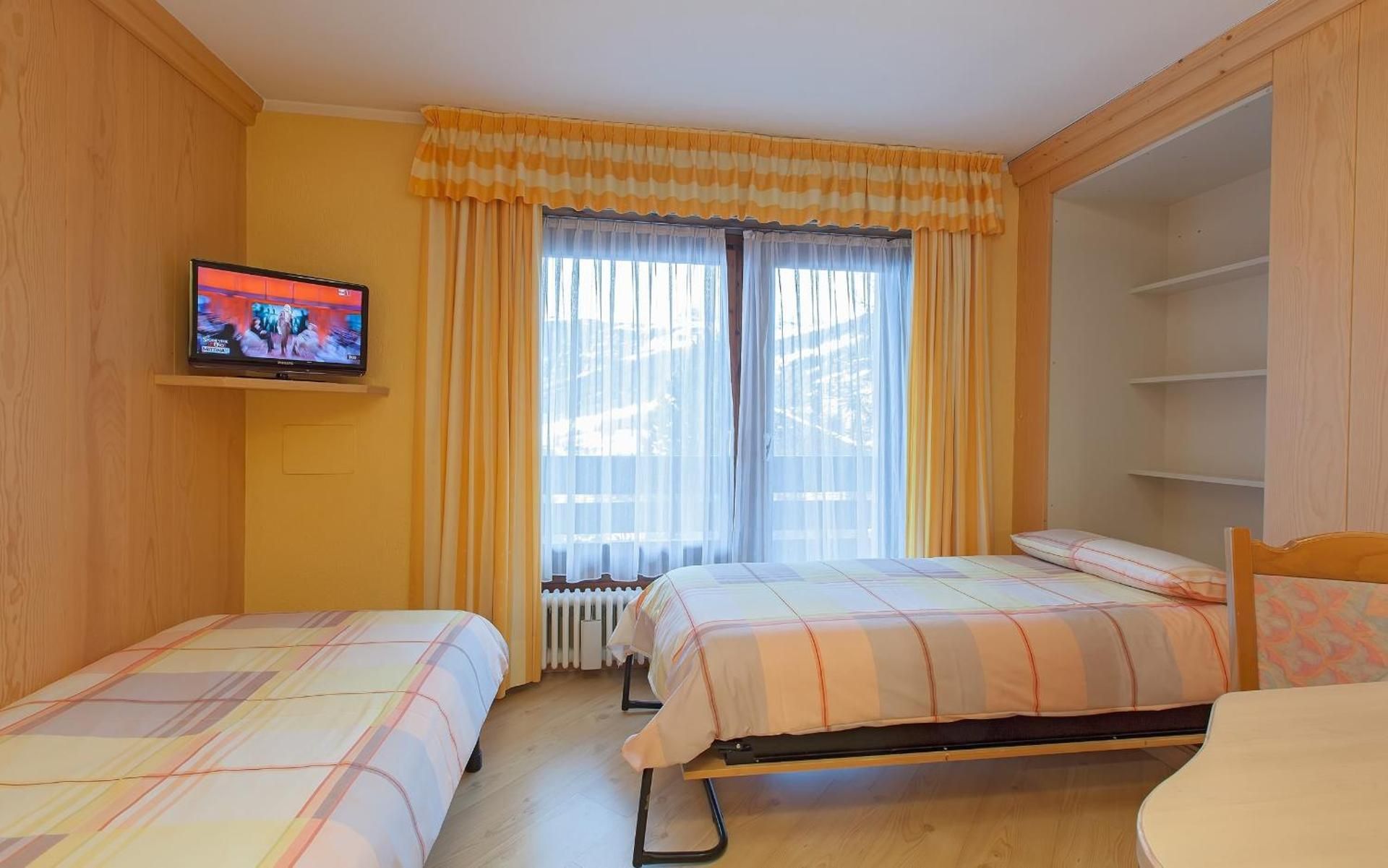 Two Connecting Rooms (4 Adults)