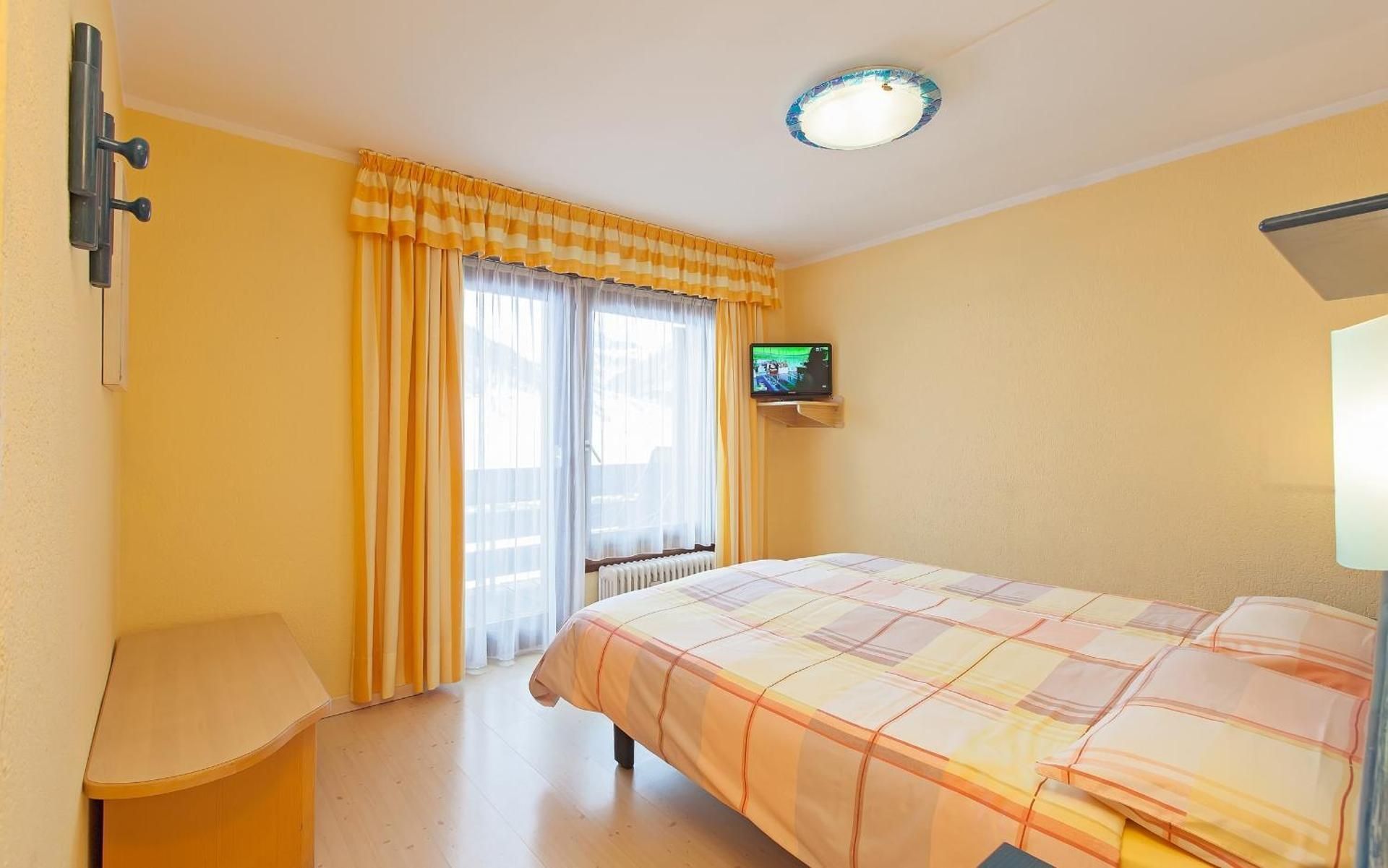 Two Connecting Rooms (4 Adults)