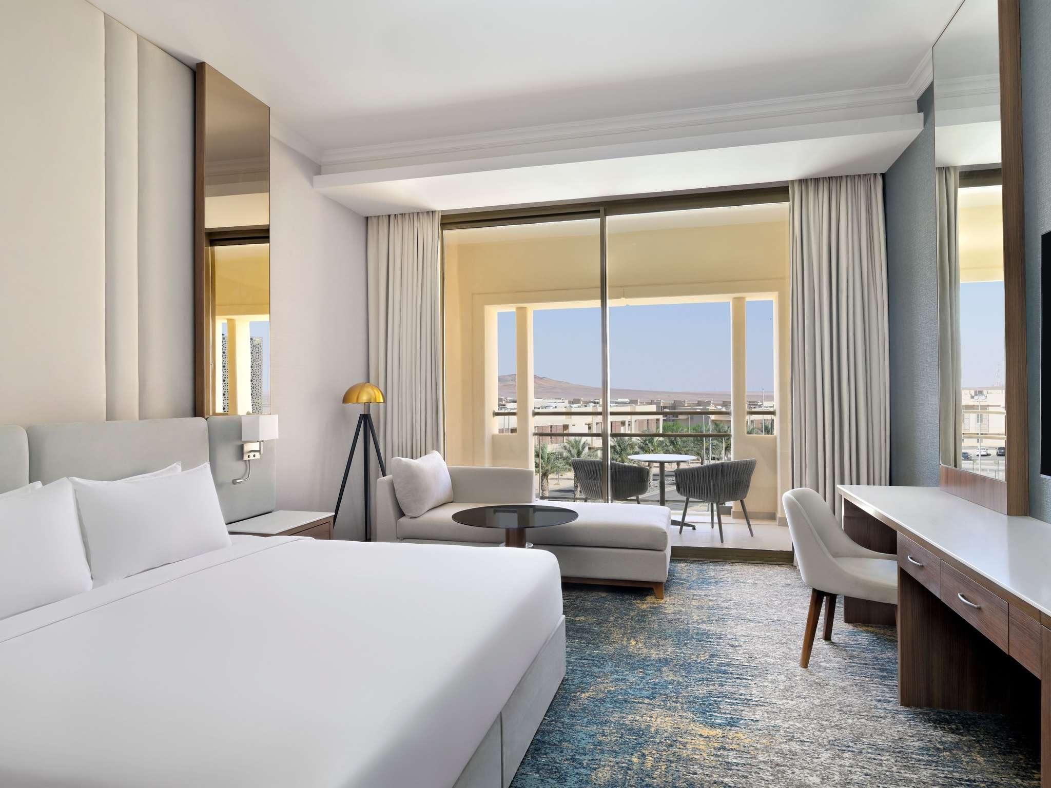 Deluxe Room with 1 Double Bed and Pool View