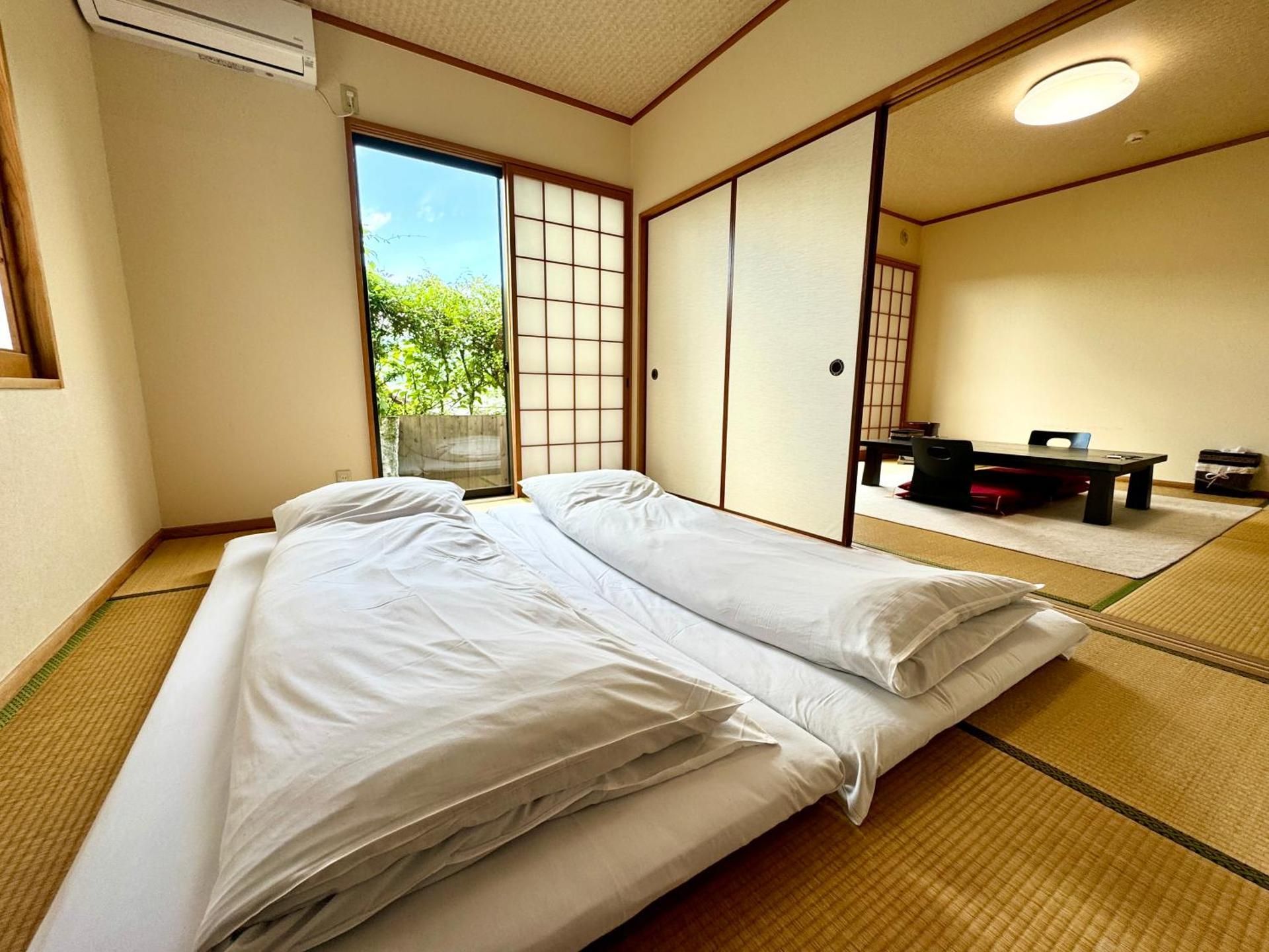 Twin Room with Private External Bathroom