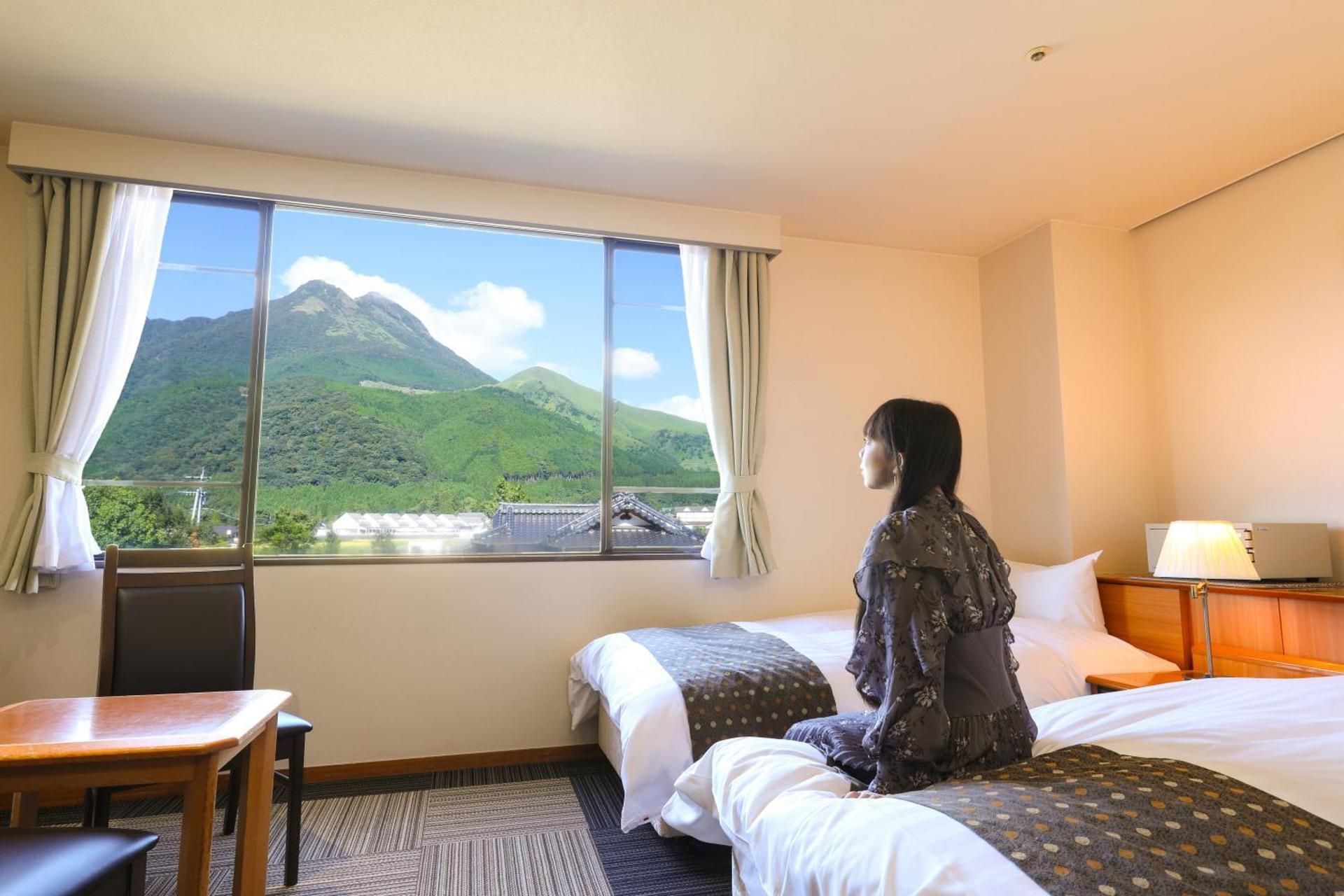 Twin Room with Mountain View