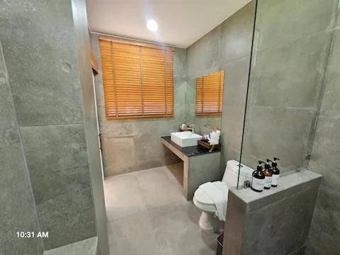 8 Bedroom Monkey Villa Room 202 Studio 2