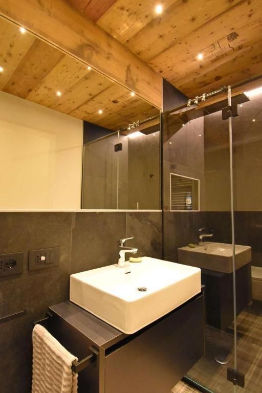 Deluxe Studio (Annex)
