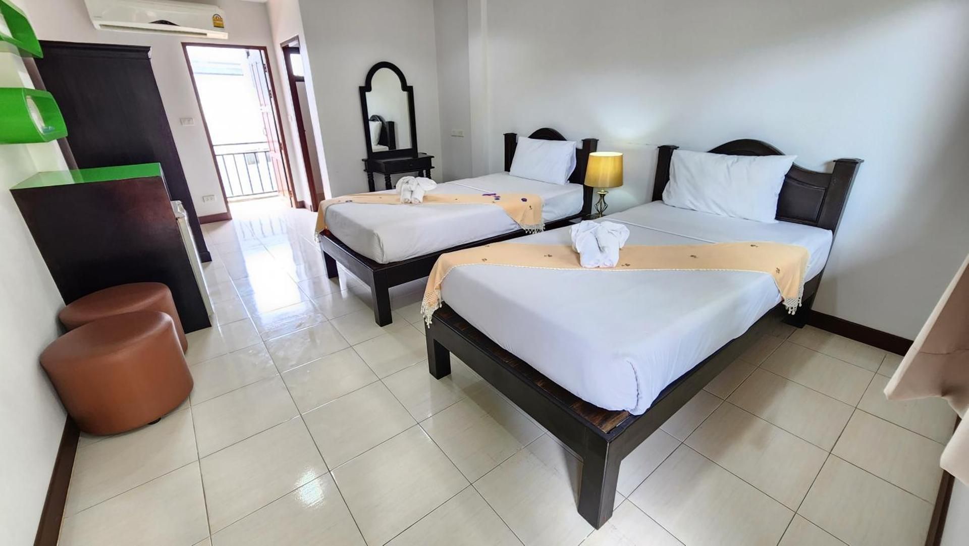Panupong Hotel Standard Twin Bed with Air Condition 2