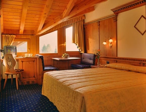 Deluxe Double or Twin Room with Mountain View